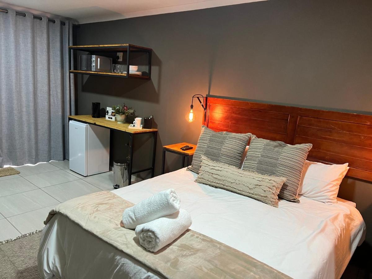 Royal Tree Guest House Potchefstroom Bagian luar foto